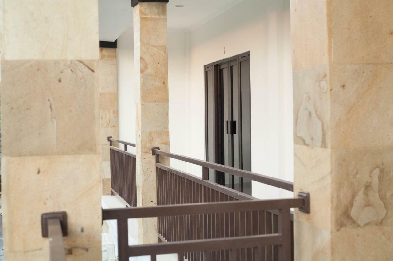 Yankee Fara 14 Hotel Seminyak Exterior foto